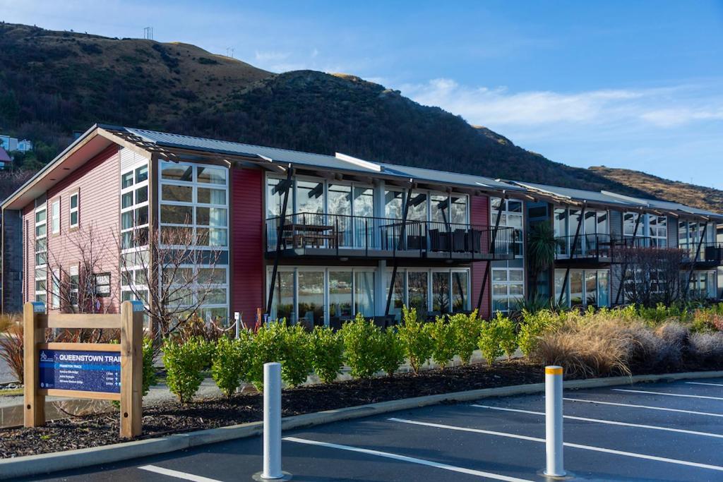 Absolute Lakefront Location - 3 Bedroom Apartment Queenstown Exterior photo