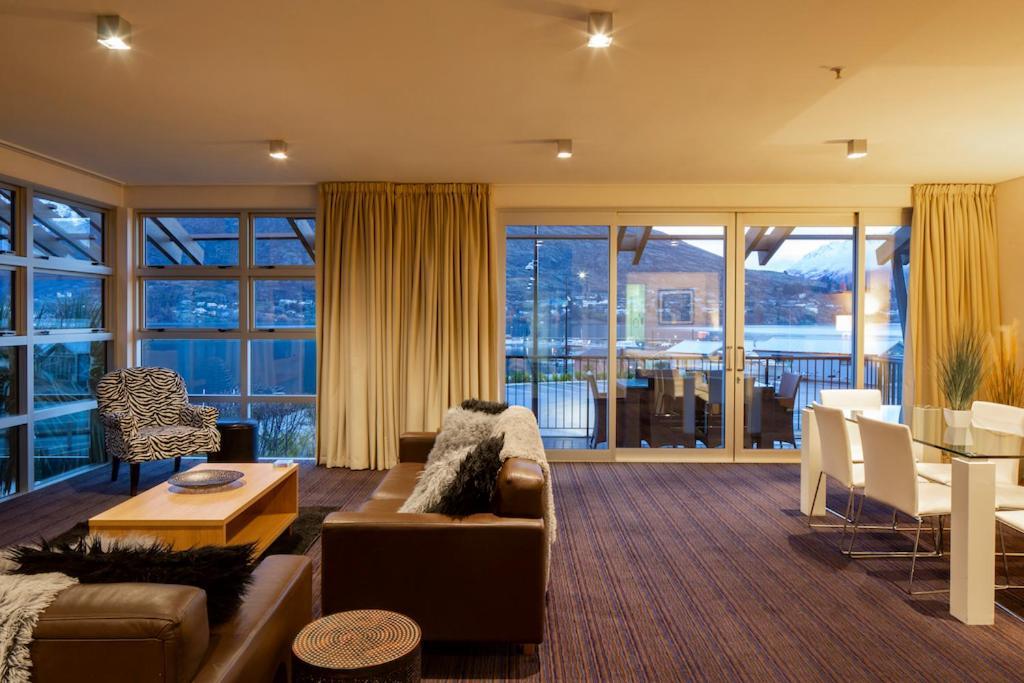 Absolute Lakefront Location - 3 Bedroom Apartment Queenstown Exterior photo
